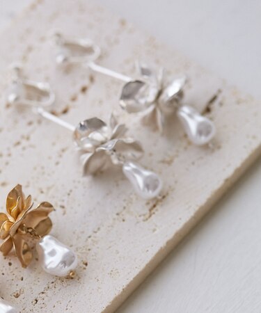 メタルフラワーイヤリング