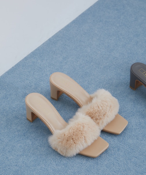 LADY ファーサンダル