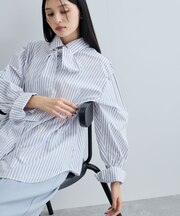 リボン付きバックシャーリングシャツ