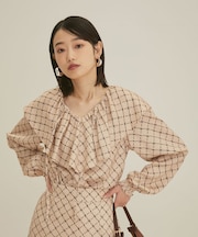 【セットアップ対応】【洗える】モノグラムフリルシャーリングブラウス