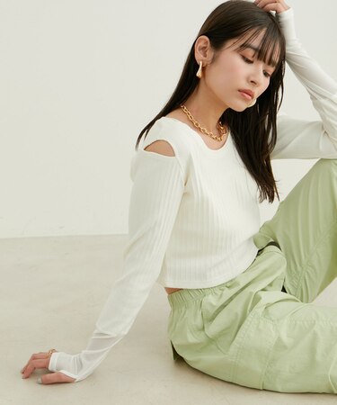 ショルダーカットアウトショート丈プルオーバー