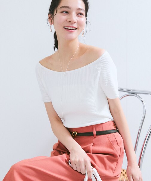 ワイドスクエアネックニット