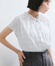 【WEB限定】ドットフリルネックブラウス/通勤対応