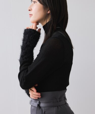 フェザー切り替えスリーブシアータートルニット