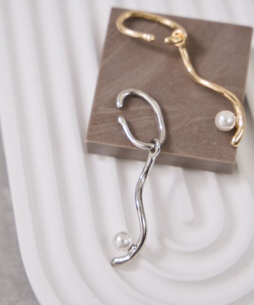 2WAYスウィングラインパールイヤーカフ