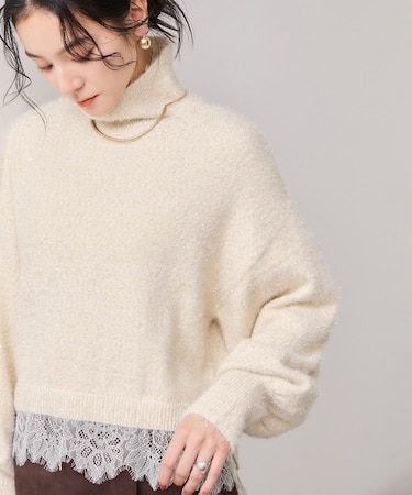 ラメフェザー裾レースハイネックニット