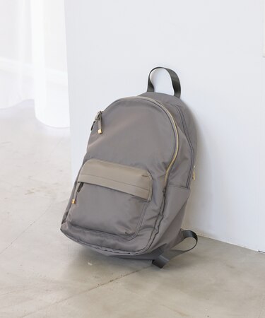 軽量6ポケットリュック/A4・13インチPC対応