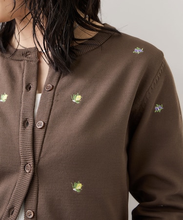 【WEB限定】フルーツ刺しゅうクルーネックカーディガン