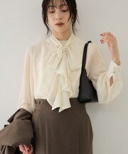 ラッフルボウタイブラウス