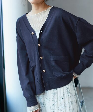 シルク混Vネック金ボタンニットカーディガン