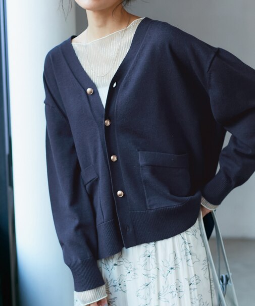 シルク混Vネック金ボタンニットカーディガン