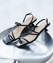 ナローストラップキトゥンヒールサンダル