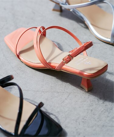 ナローストラップキトゥンヒールサンダル