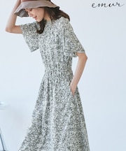 【emur/エミュール】マーガレット柄シャーリングワンピース