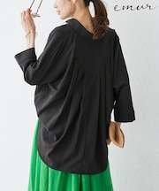 【emur/エミュール】バックVタックブラウス