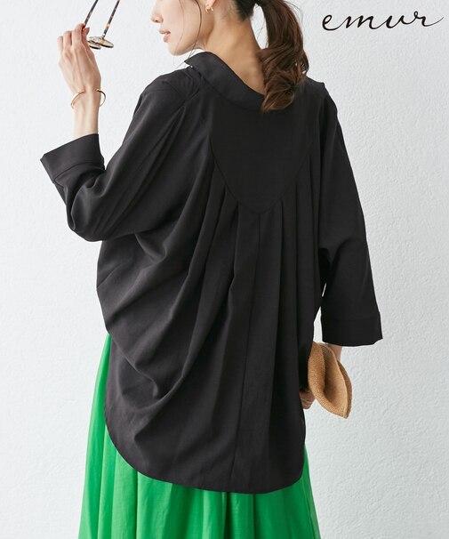 【emur/エミュール】バックVタックブラウス