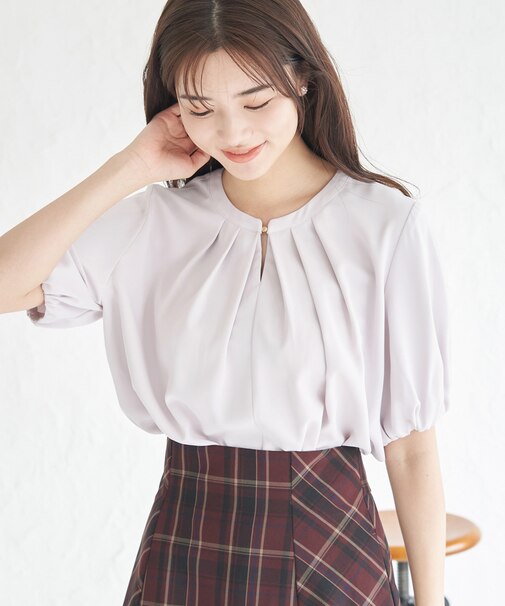 白からの解放！多機能ブラウス/ゴールドパーツタックブラウス