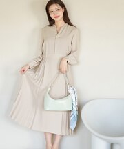 サイドプリーツキーネックワンピース