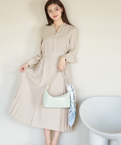 サイドプリーツキーネックワンピース