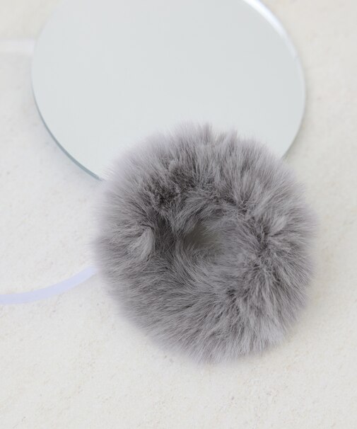 ふわふわフェイクファーシュシュ