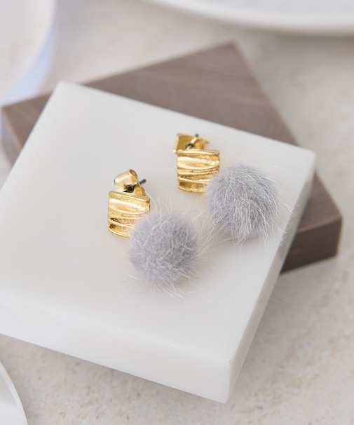 シャギーボールピアス