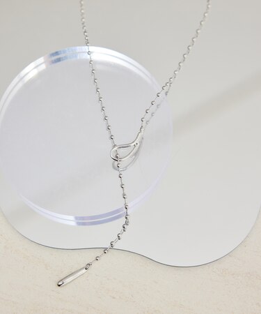 デザインボールチェーンＹ字ショートネックレス