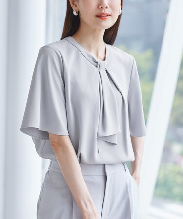 メタルパーツフロントフリルタイブラウス/通勤対応