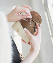 バッグチェーン付きアイウェアホルダー