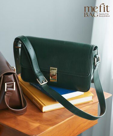 【WEB限定カラー】me fit BAG バーチカルラインワイドショルダーバッグ