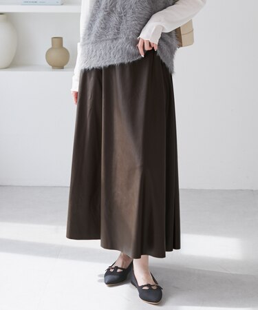 シンセティックレザーフレアロングスカート