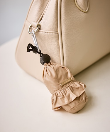 チャーム型カラビナ付きフリルエコバッグ