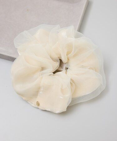 プレート付きオーガンジー×シャイニーコンビシュシュ