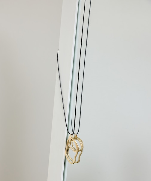 デザインＷオーバルトップスライドコードネックレス