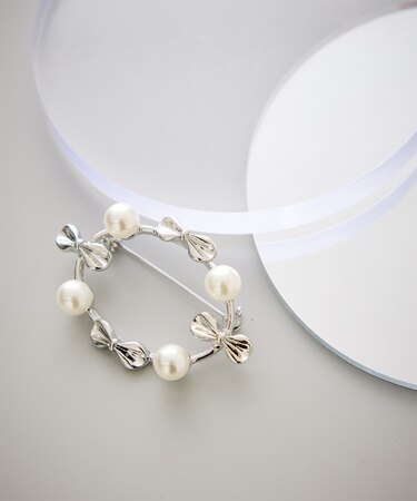 リボンパールブローチ