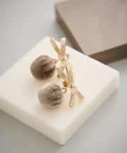 ベロアボールリボンピアス