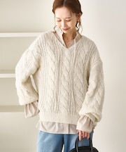 ゆるケーブル編みVネックニット