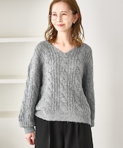 ゆるケーブル編みVネックニット