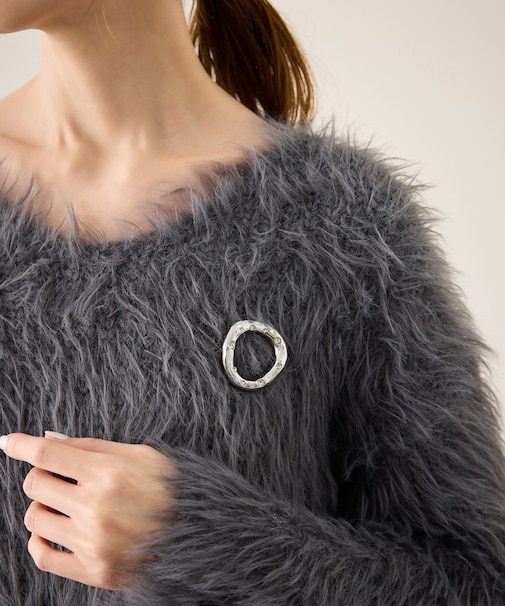 変形ラウンドブローチ