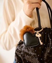 フェイクファー付きバッグチャーム