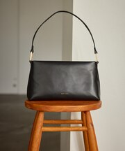 フラットワンショルダーバッグ