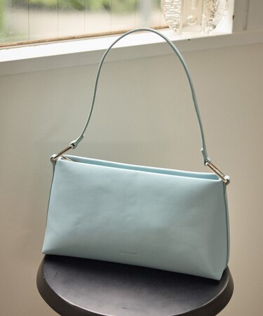 フラットワンショルダーバッグ