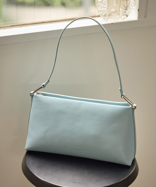 フラットワンショルダーバッグ