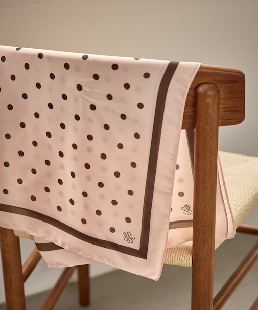 ドット柄スカーフ