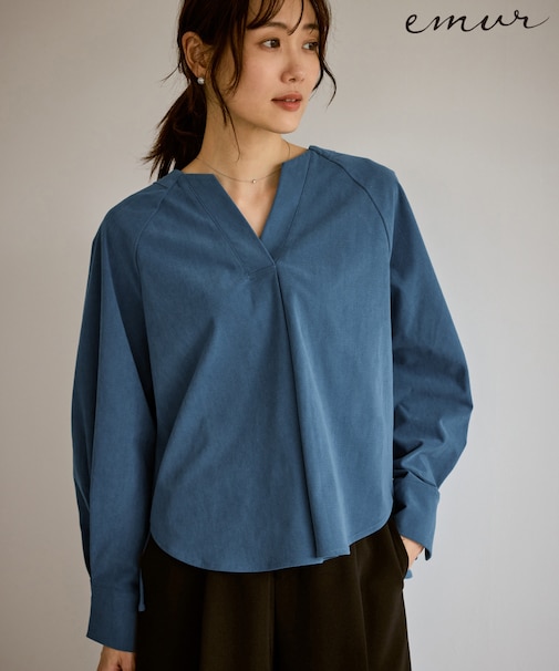 【emur/エミュール】ストレッチ起毛あわせネックブラウス