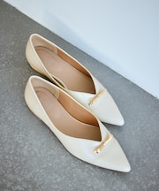 メタルリボンＶカットフラットパンプス