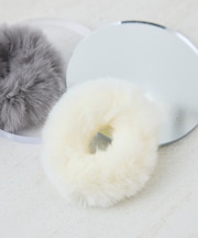 ふわふわフェイクファーシュシュ