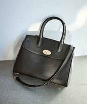 フラップデザイン2WAYハンドルミドルバッグ