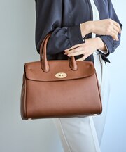 フラップデザイン2WAYハンドルミドルバッグ