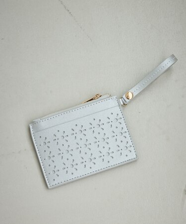 フルーレットパンチングレースストラップ付カードケース