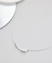 パールカーブラインショートネックレス